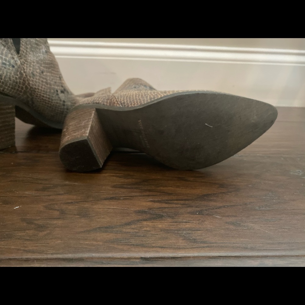 Very volatile booties - Picture 3 of 3